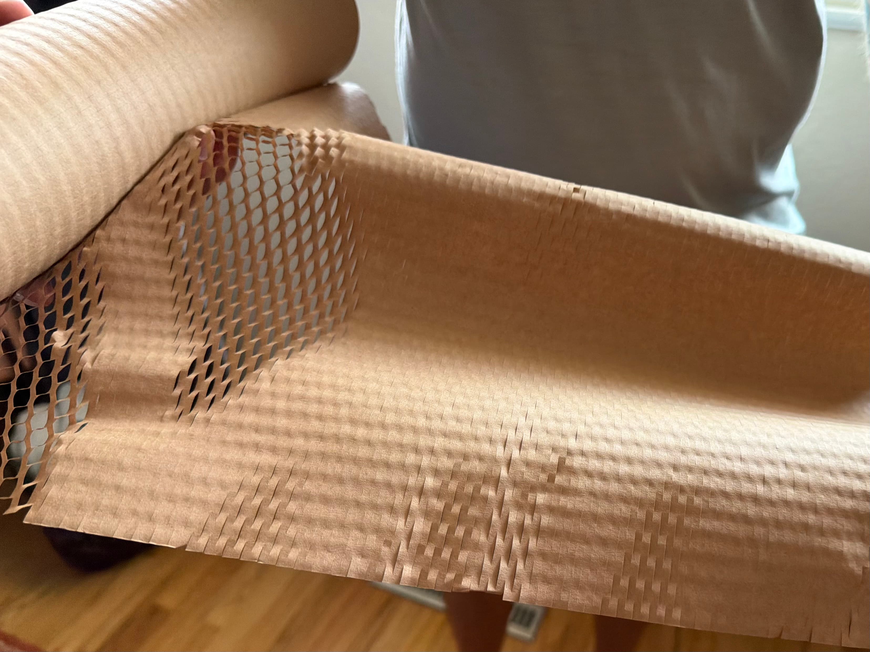 Unrolling honeycomb packing paper